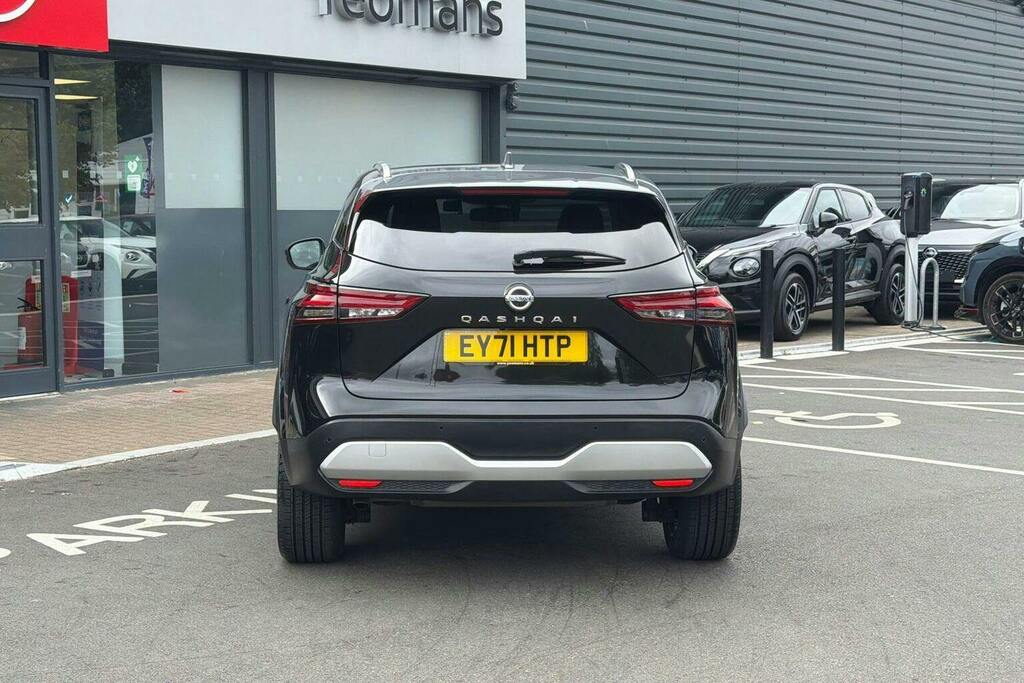 Nissan Qashqai 1.3 Dig T Mhev Premiere Edition Suv Hyb EY71HTP Black #4