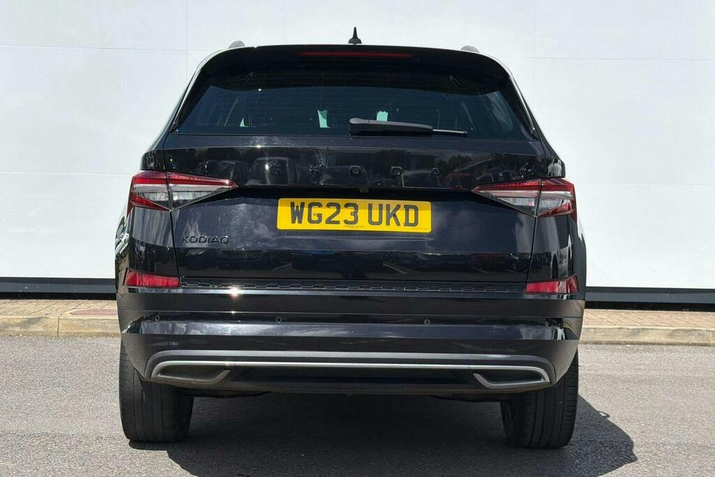 Skoda Kodiaq 1.5 Tsi Act Sportline Suv Dsg WG23UKD Black #4