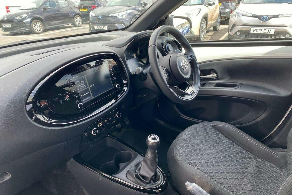 Toyota Aygo X 1.0 Vvt I Edge Hatchback GY73CFD White #5