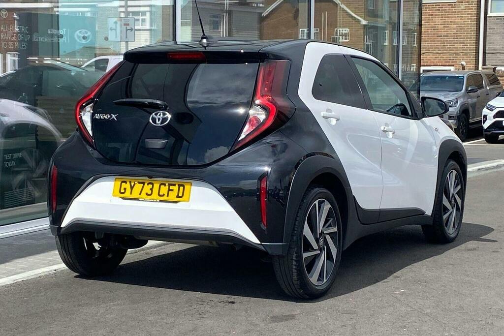 Toyota Aygo X 1.0 Vvt I Edge Hatchback GY73CFD White #2