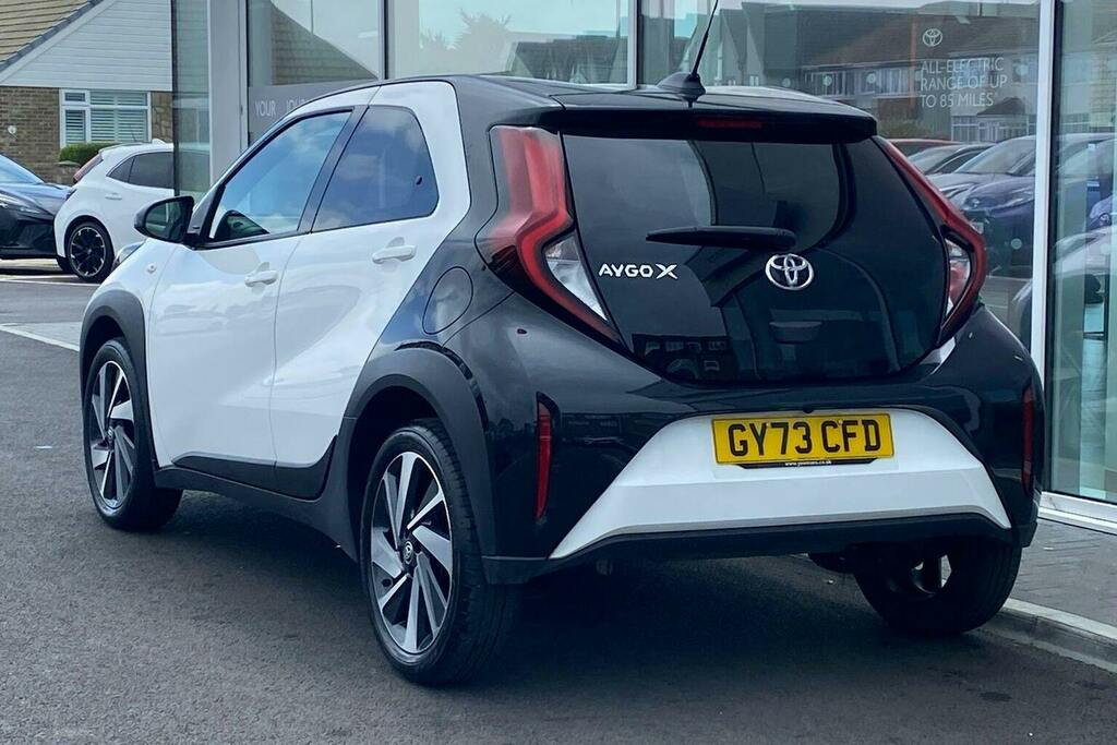 Toyota Aygo X 1.0 Vvt I Edge Hatchback GY73CFD White #4