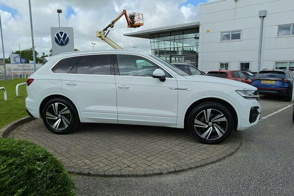 Volkswagen Touareg 3.0 Tdi V6 R-line Tech Suv Tiptronic 4M FM19XVF White #2