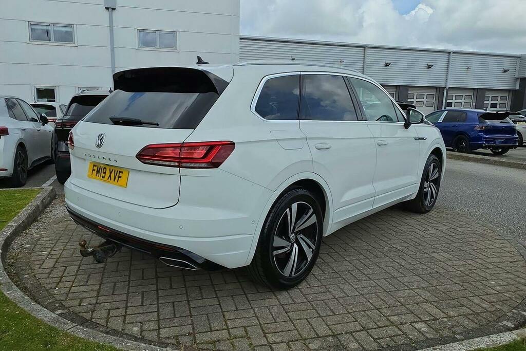 Volkswagen Touareg 3.0 Tdi V6 R-line Tech Suv Tiptronic 4M FM19XVF White #3