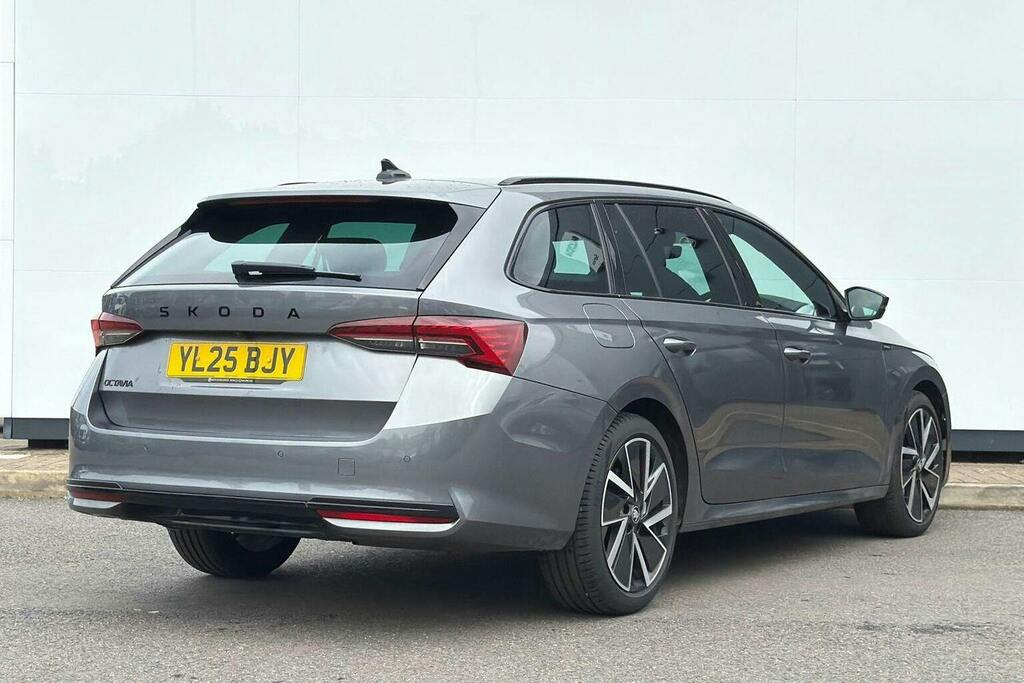 Skoda Octavia 2.0 Tdi Sportline Estate Dsg YL25BJY Grey #3