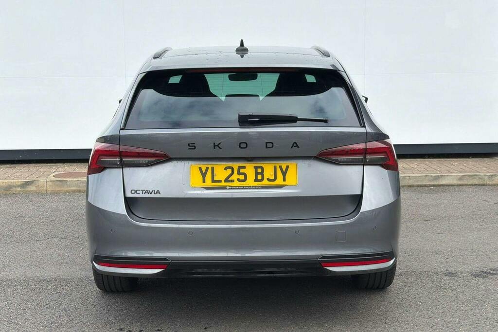 Skoda Octavia 2.0 Tdi Sportline Estate Dsg YL25BJY Grey #4
