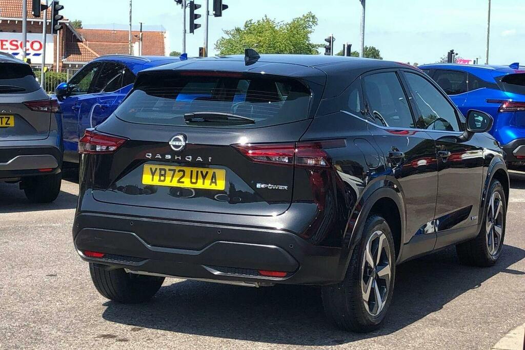 Nissan Qashqai 1.5 H E Power Acenta Premium Suv Hybrid Black #3