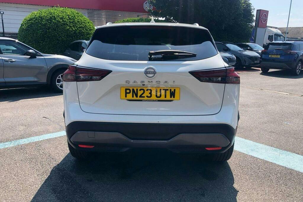 Nissan Qashqai 1.3 Dig T Mhev N Connecta Suv Hybrid Ma PN23UTW White #4
