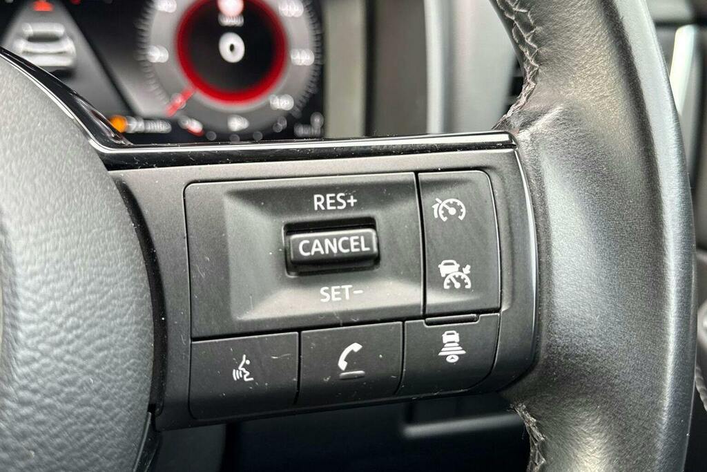 Nissan Qashqai 1.3 Dig-t Mh N-connecta Glass Roof Black #36
