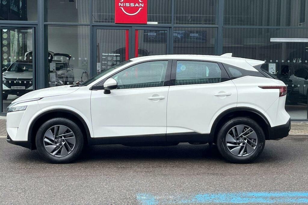 Nissan Qashqai 1.3 Dig T Mhev Acenta Premium Suv Hybri FN23TCU White #6