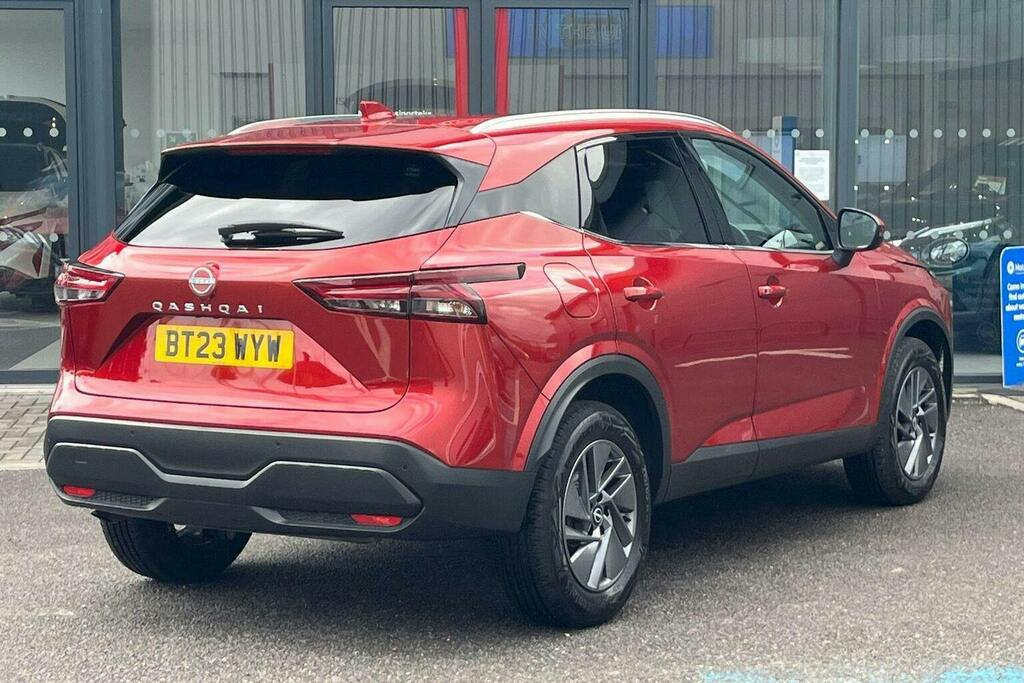 Nissan Qashqai 1.3 Dig T Mhev Acenta Premium Suv Hybri Red #3