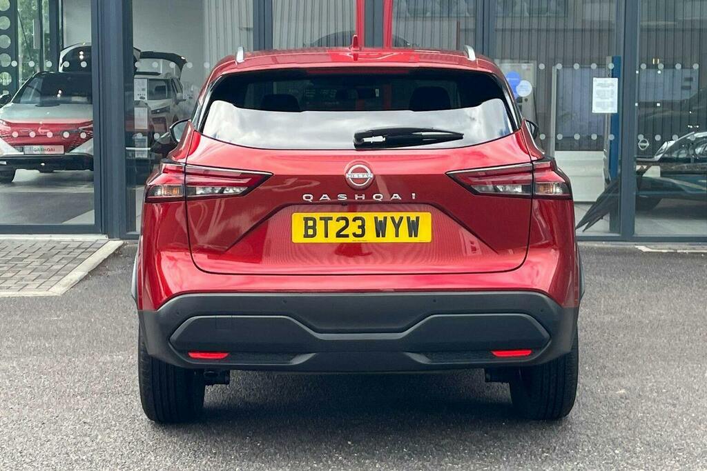 Nissan Qashqai 1.3 Dig T Mhev Acenta Premium Suv Hybri Red #4