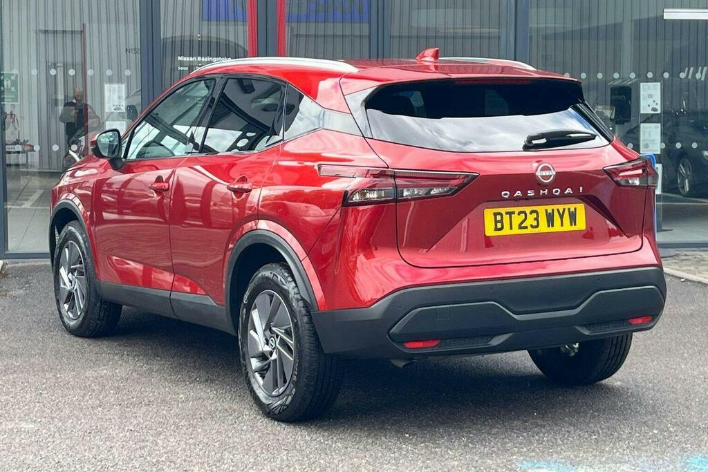 Nissan Qashqai 1.3 Dig T Mhev Acenta Premium Suv Hybri Red #5