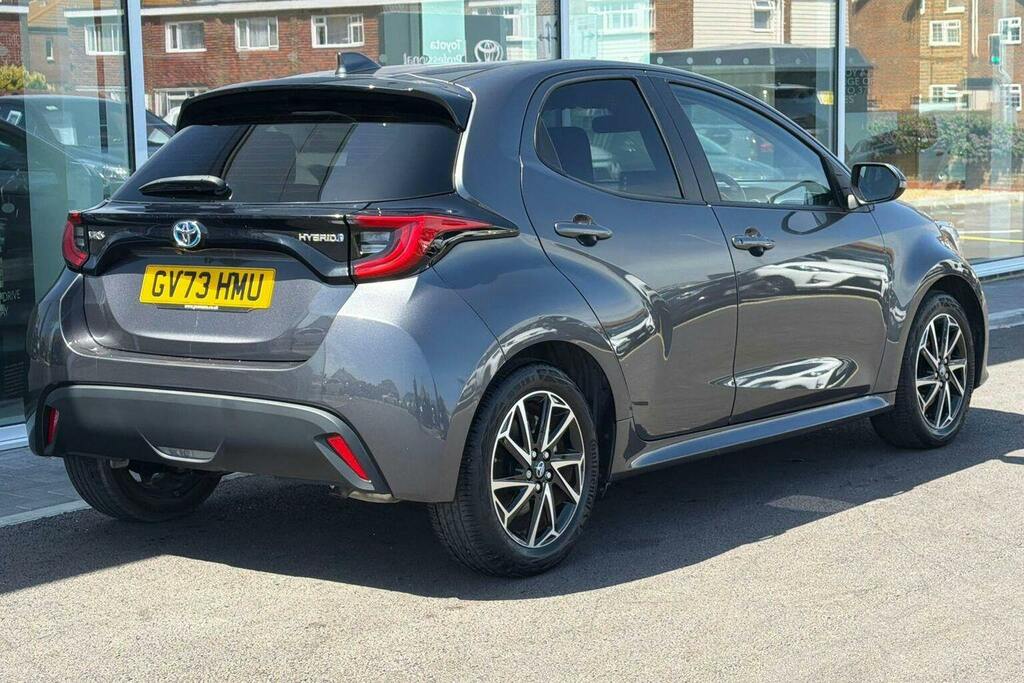 Toyota Yaris 1.5 Vvt H Design Hatchback Hybrid E Cvt Grey #2