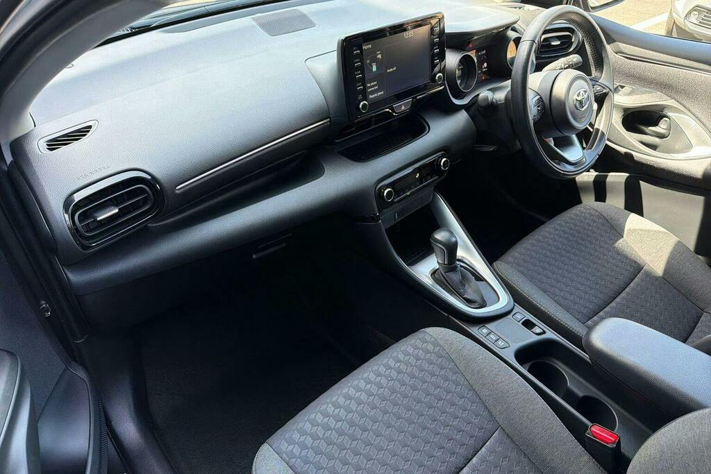Toyota Yaris 1.5 Vvt H Design Hatchback Hybrid E Cvt Grey #5