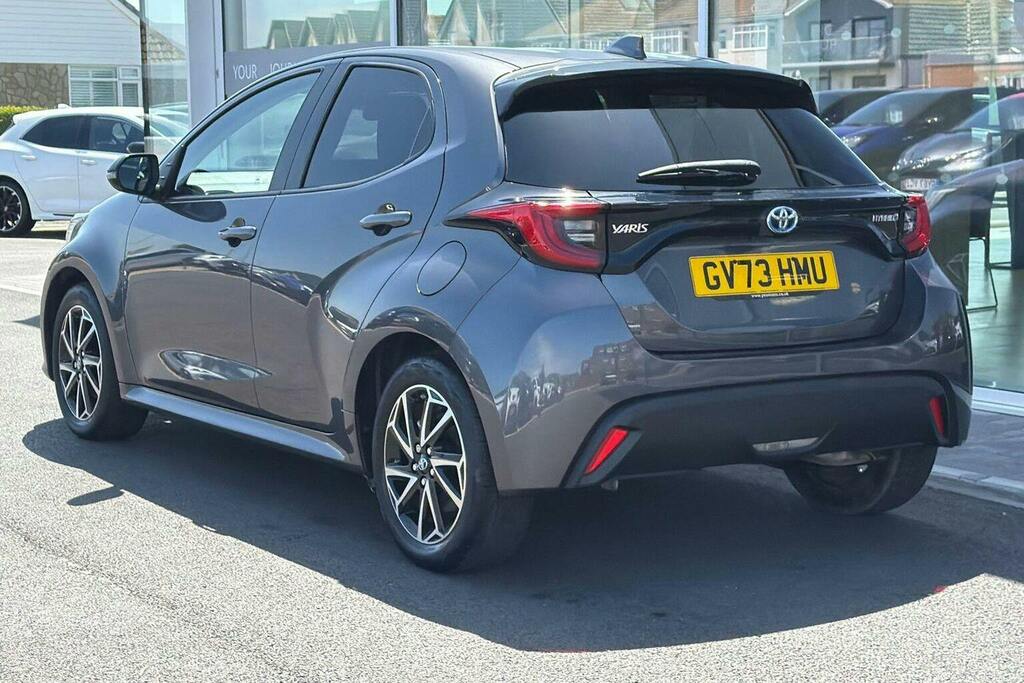 Toyota Yaris 1.5 Vvt H Design Hatchback Hybrid E Cvt Grey #4