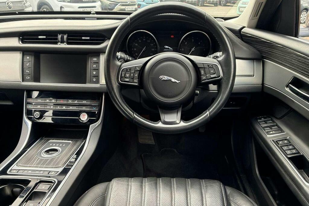Jaguar XF 3L S White #12
