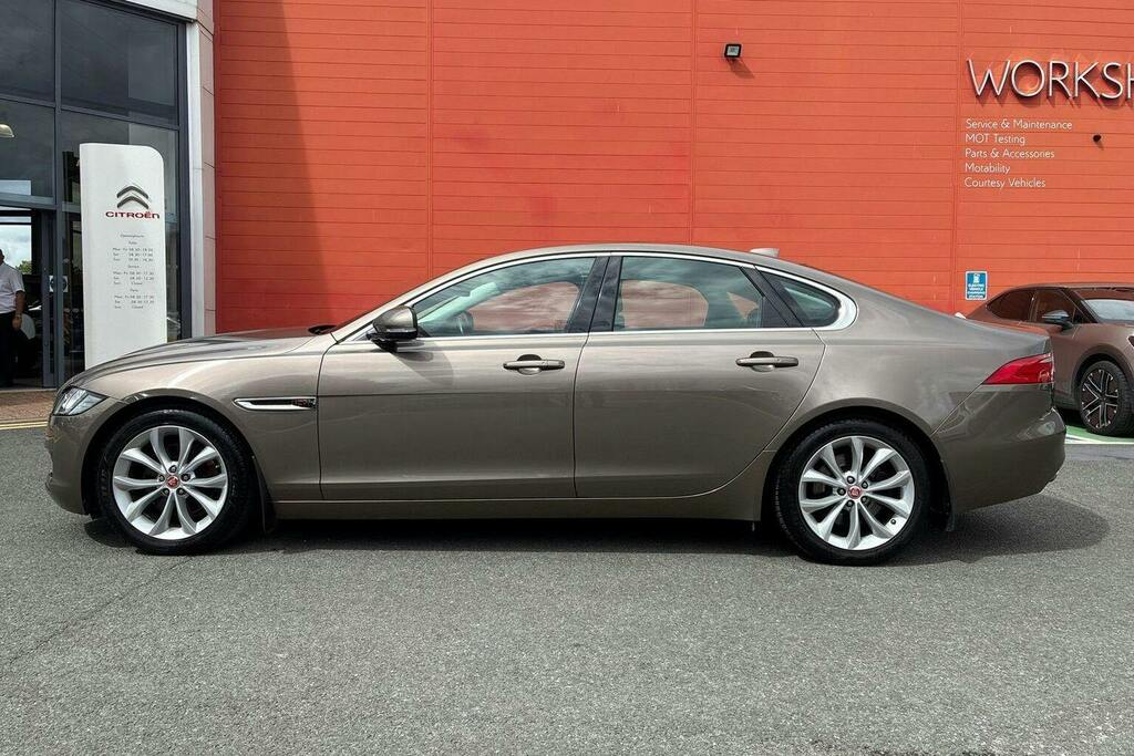 Jaguar XF 2.0D Portfolio Saloon Brown #6