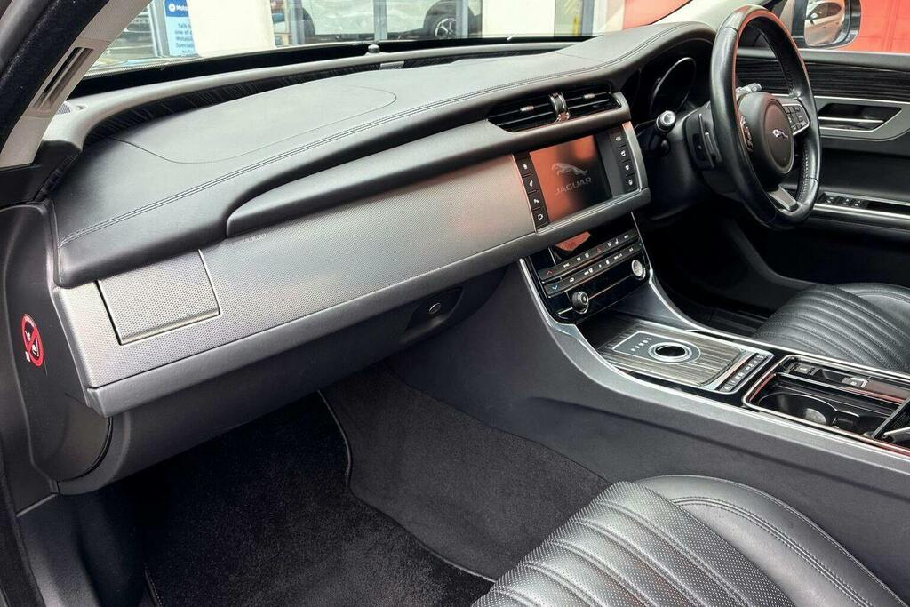 Jaguar XF 3L S White #15