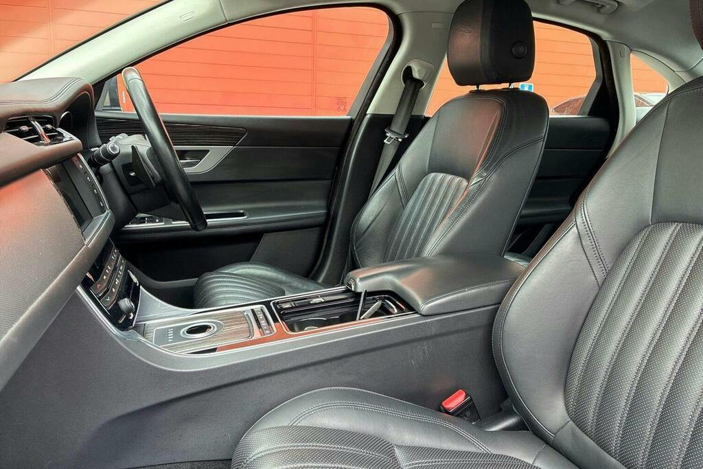 Jaguar XF 3L S White #16
