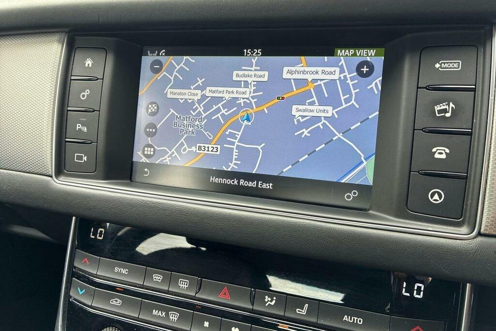 Jaguar XF 3L S White #20