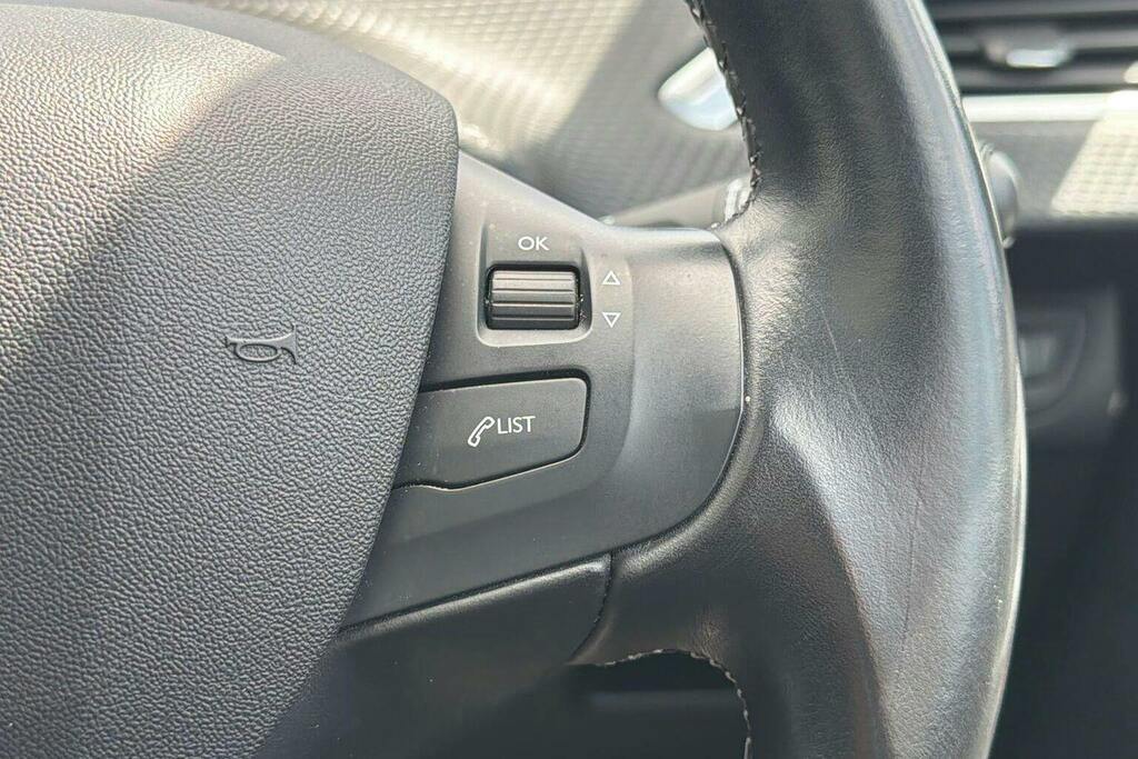 Peugeot 2008 1.2 Puretech Allure Start Stop Grey #32