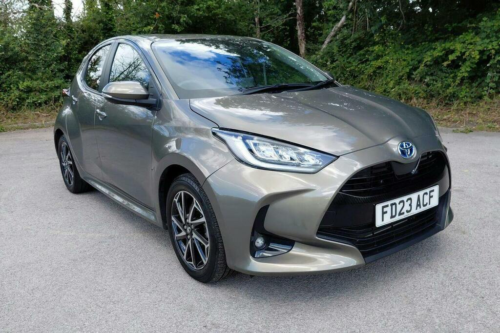 Toyota Yaris 1.5 Vvt H Design Hatchback Hybrid E Cvt Brown