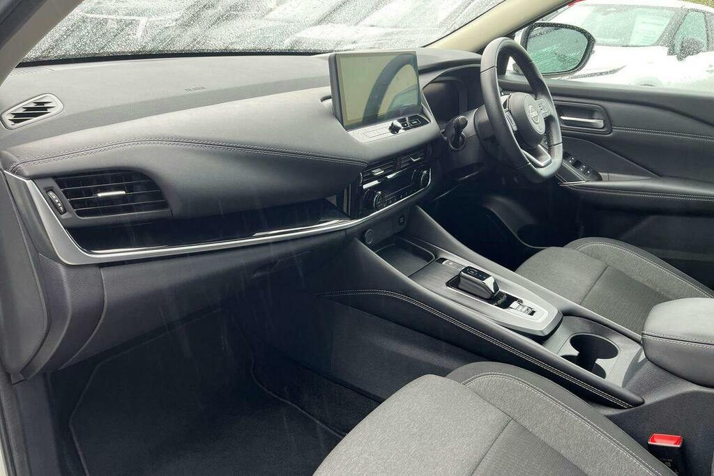 Nissan Qashqai E-power Acenta Premium Red #15