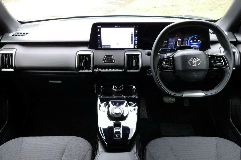Toyota Urban Cruiser 61Kwh Design Suv Grey #6