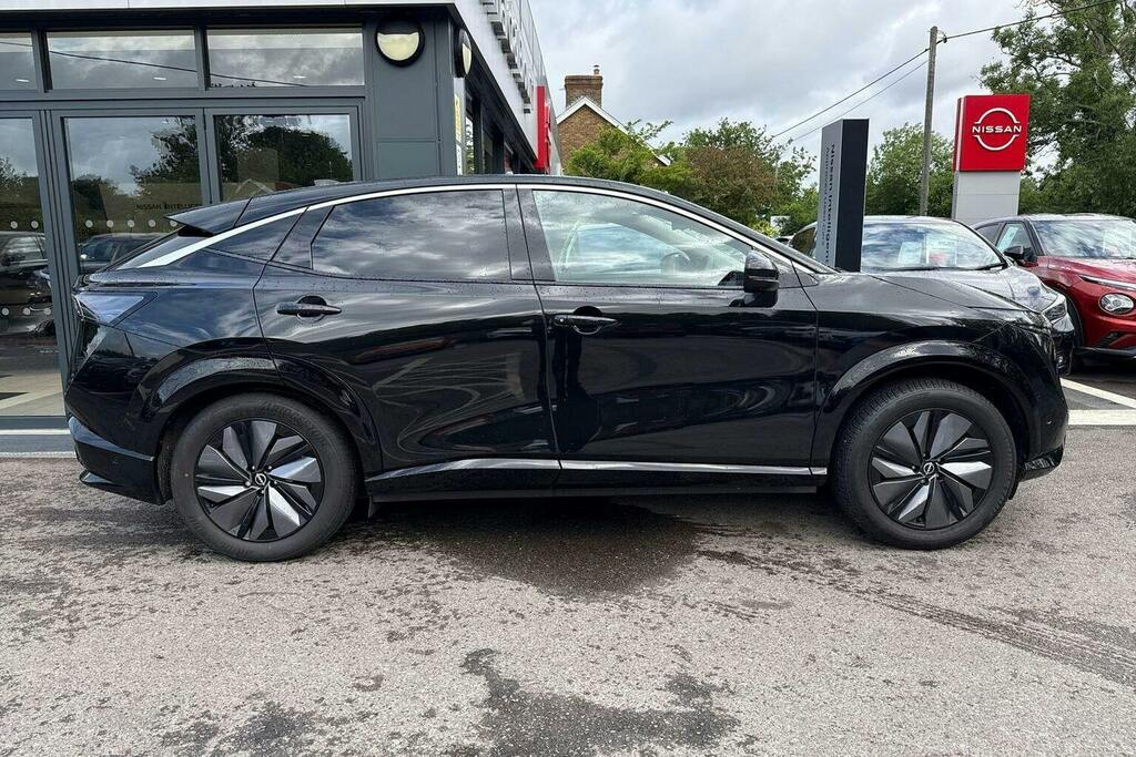Nissan Ariya 63Kwh Evolve Suv 7.4Kw Charger Black #2