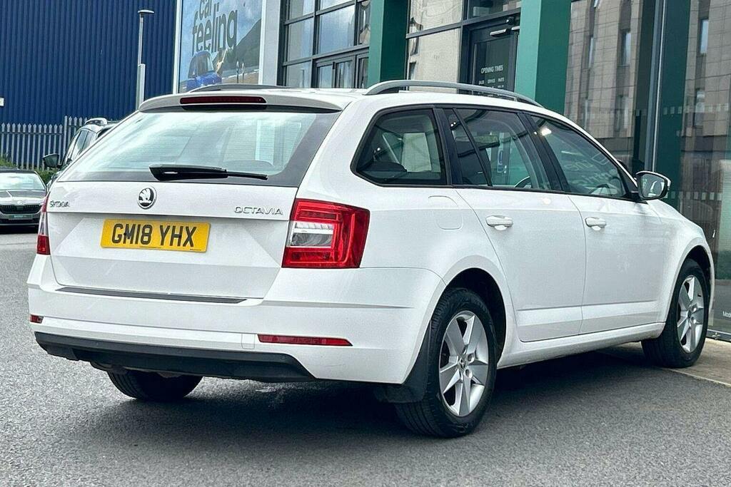 Skoda Octavia 1.5 Tsi Act Se Estate Dsg White #3