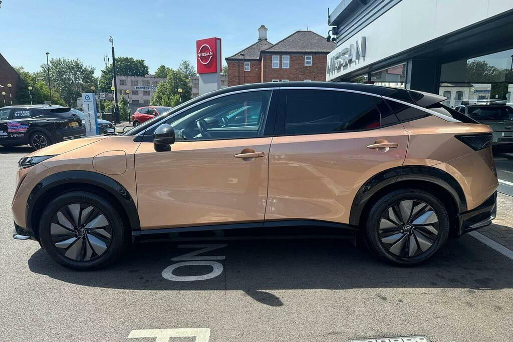 Nissan Ariya 63Kwh Advance Suv 7.4Kw Charger Brown #6