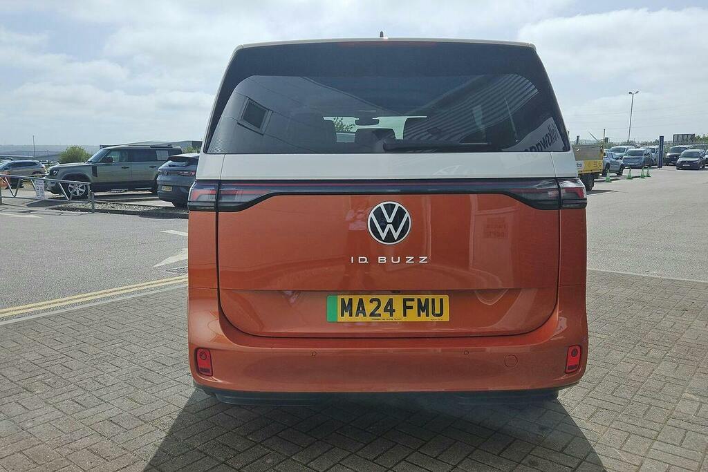 Volkswagen ID.Buzz Pro 77Kwh 1St Edition Mpv White #4
