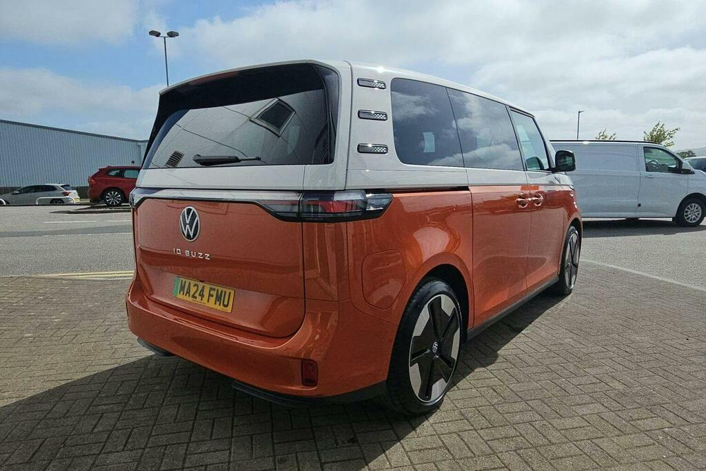 Volkswagen ID.Buzz Pro 77Kwh 1St Edition Mpv White #3