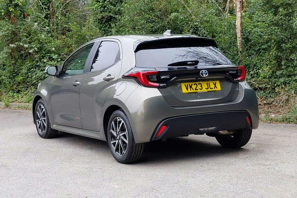 Toyota Yaris 1.5 Vvt H Design Hatchback Hybrid E Cvt Brown #4