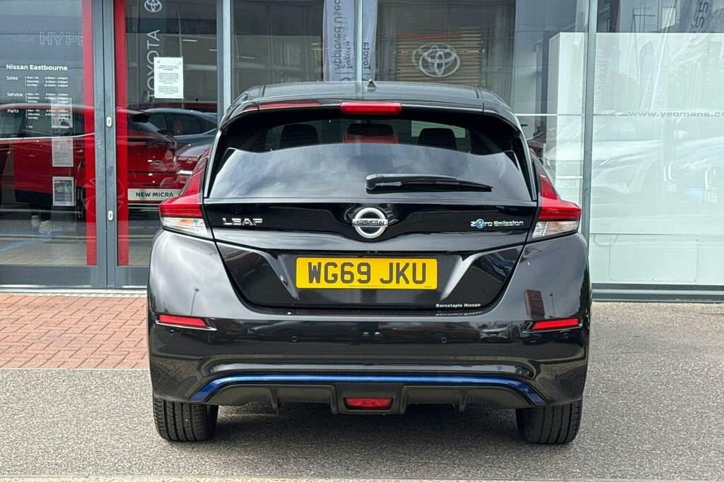 Nissan Leaf 40Kwh Tekna Hatchback Black #4