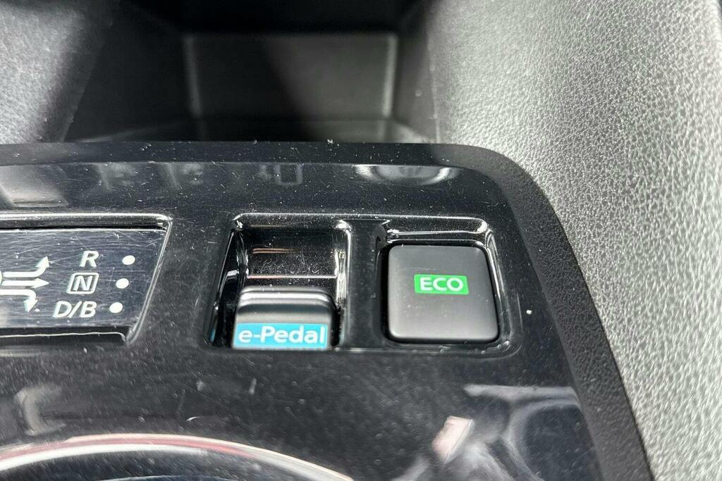 Nissan Leaf Leaf N-connecta White #34