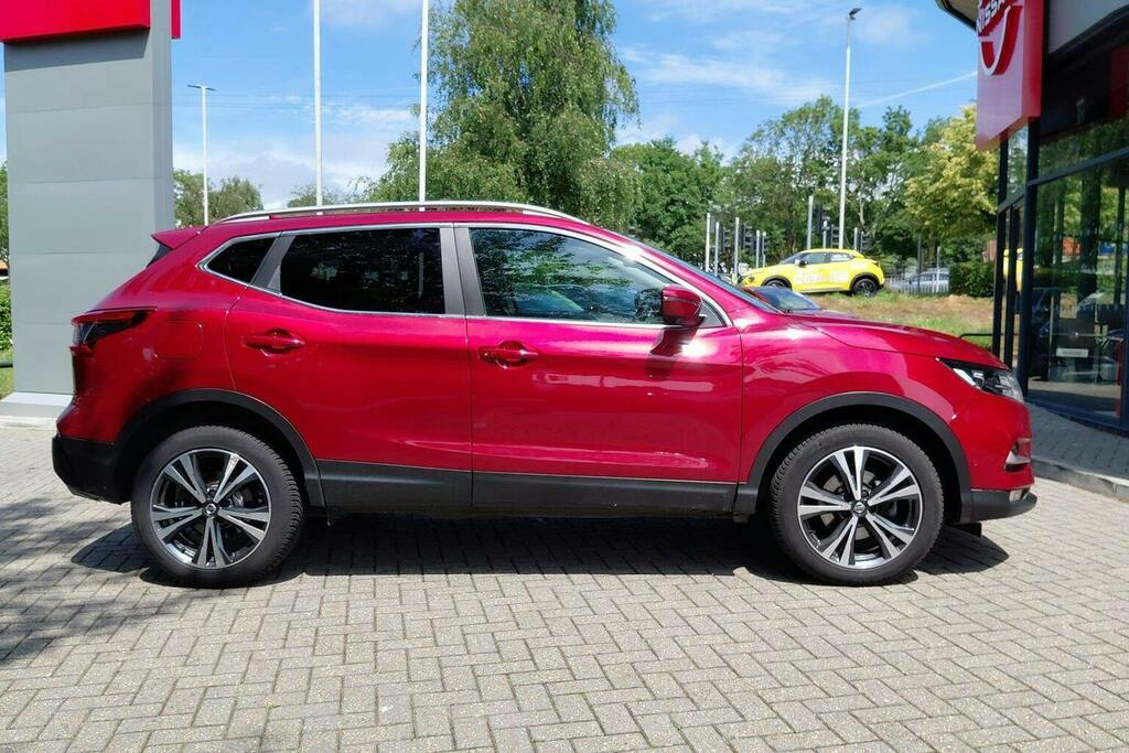 Nissan Qashqai 1.3 Dig T N Connecta Suv HY20OCJ Red #2