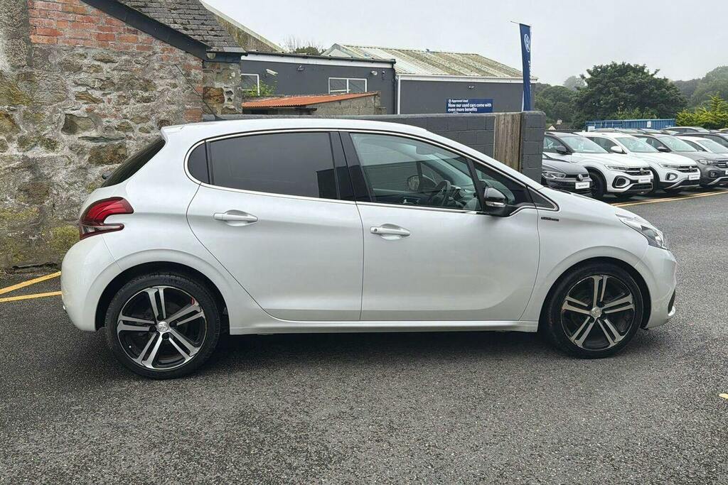Peugeot 208 1.2 Puretech Gt Line Hatchback WK67SZR White #2