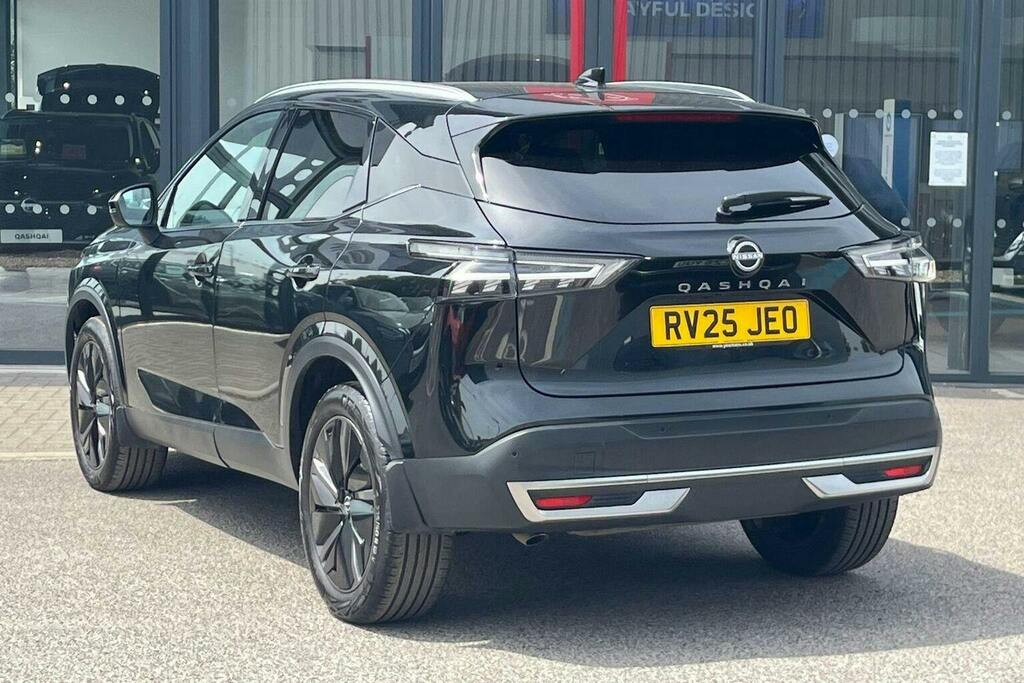 Nissan Qashqai 1.3 Dig T Mhev Tekna Suv Hybrid RV25JEO Black #5