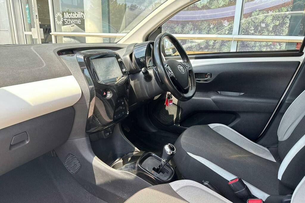 Toyota Aygo 1.0 Vvt I X Press Hatchback X Shift GV18HHO White #5