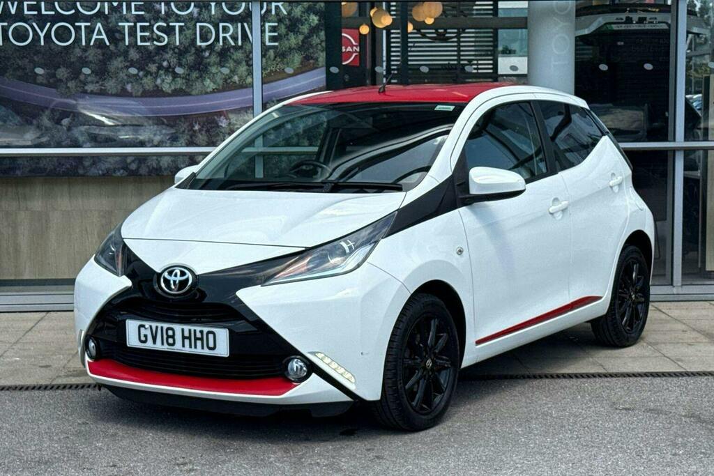 Toyota Aygo 1.0 Vvt I X Press Hatchback X Shift GV18HHO White #3