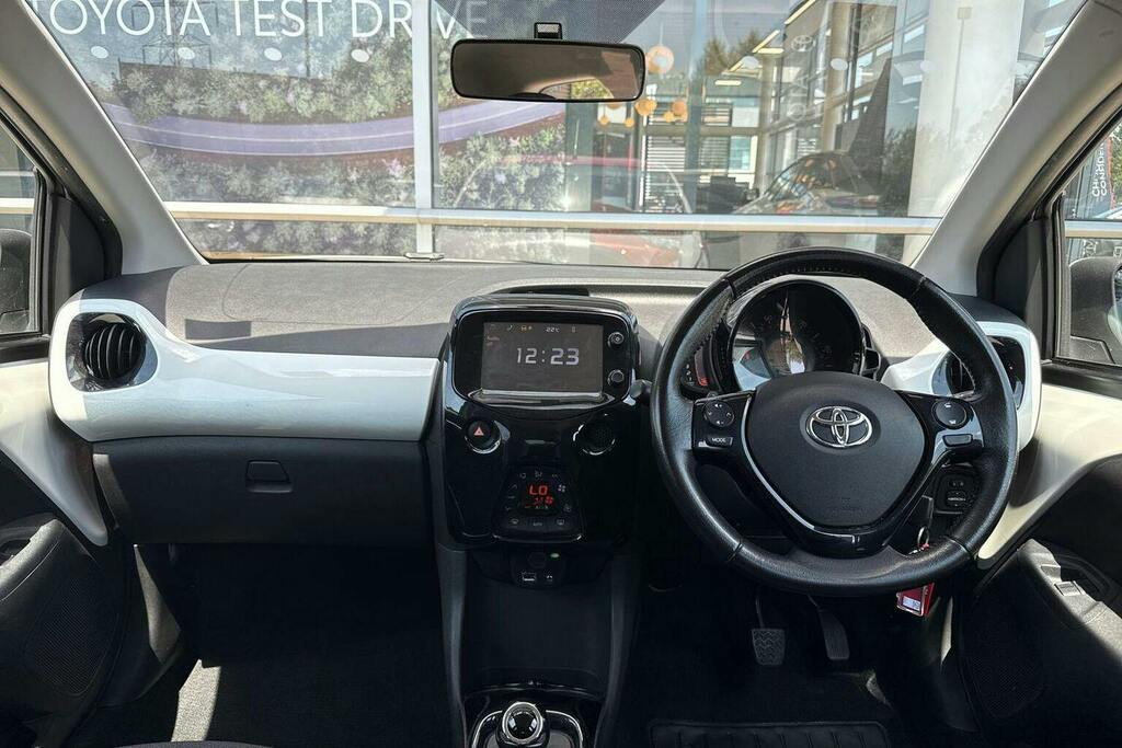 Toyota Aygo 1.0 Vvt I X Press Hatchback X Shift GV18HHO White #6
