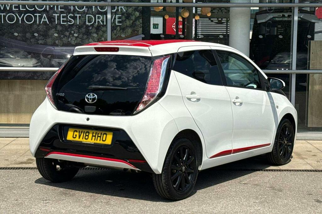 Toyota Aygo 1.0 Vvt I X Press Hatchback X Shift GV18HHO White #2