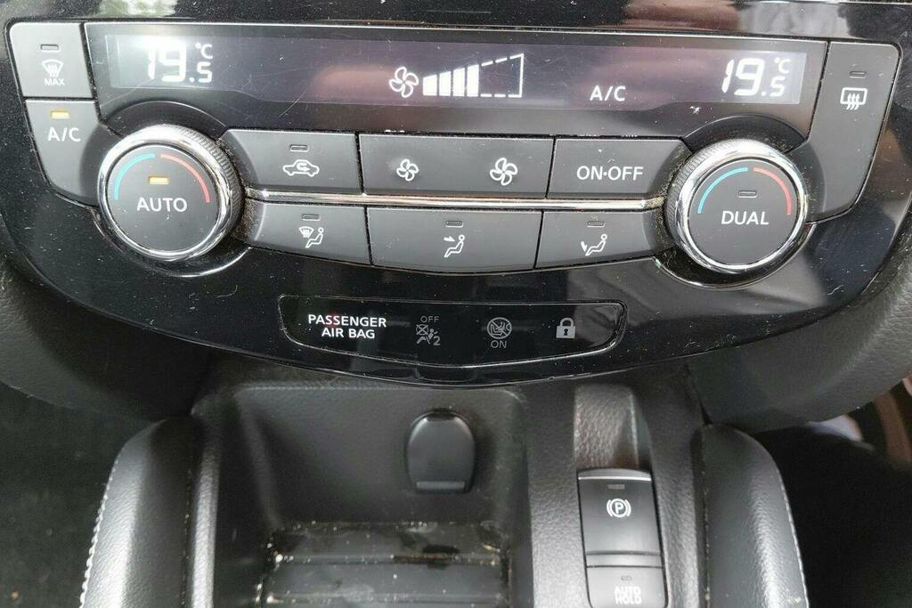 Nissan Qashqai 1.3 Dig-t Acenta Premium Black #30