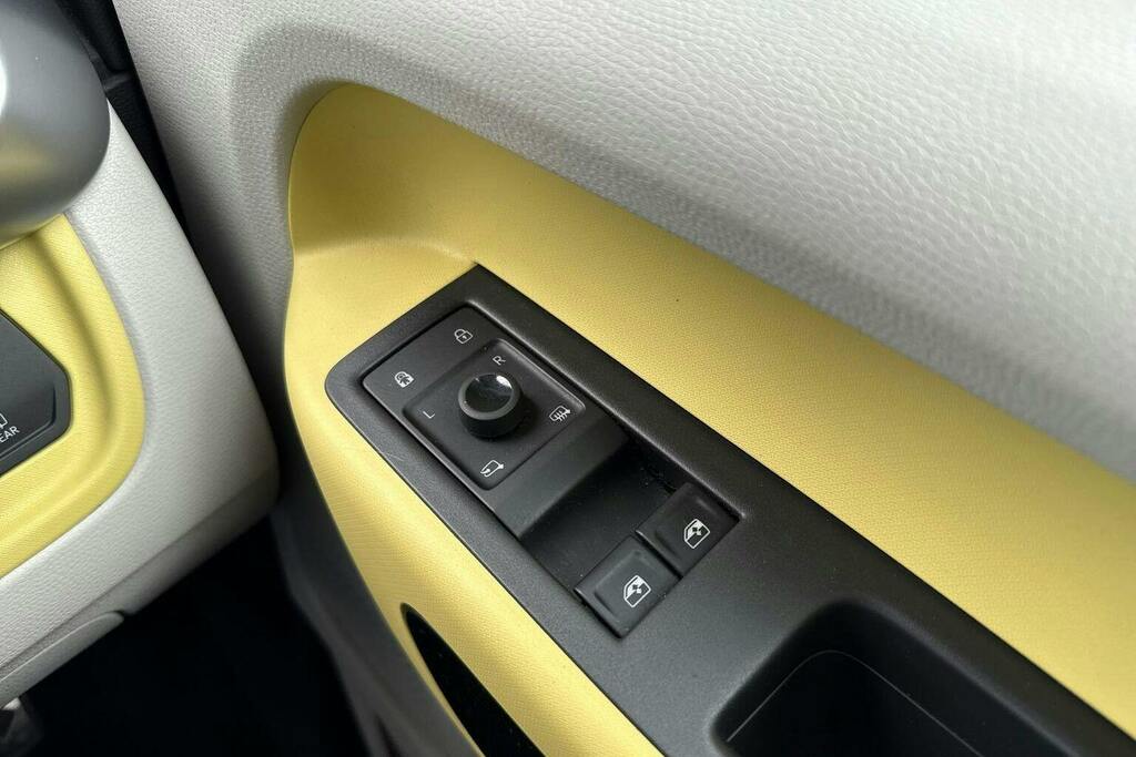 Volkswagen ID.Buzz Pro 79Kwh Commerce Panel Van 28 White #33