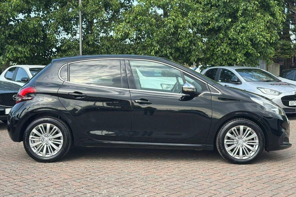 Peugeot 208 1.2 Puretech Allure Hatchback Black #2