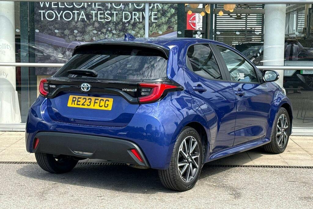 Toyota Yaris 1.5 Vvt H Design Hatchback Hybrid E Cvt Blue #2