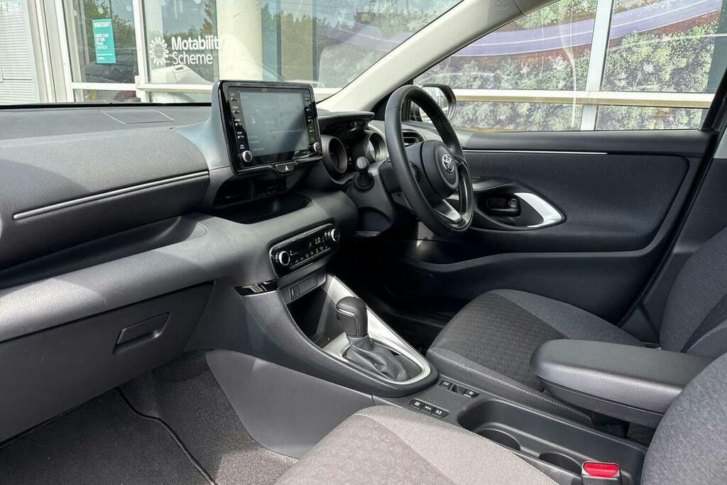 Toyota Yaris 1.5 Vvt H Design Hatchback Hybrid E Cvt Grey #5
