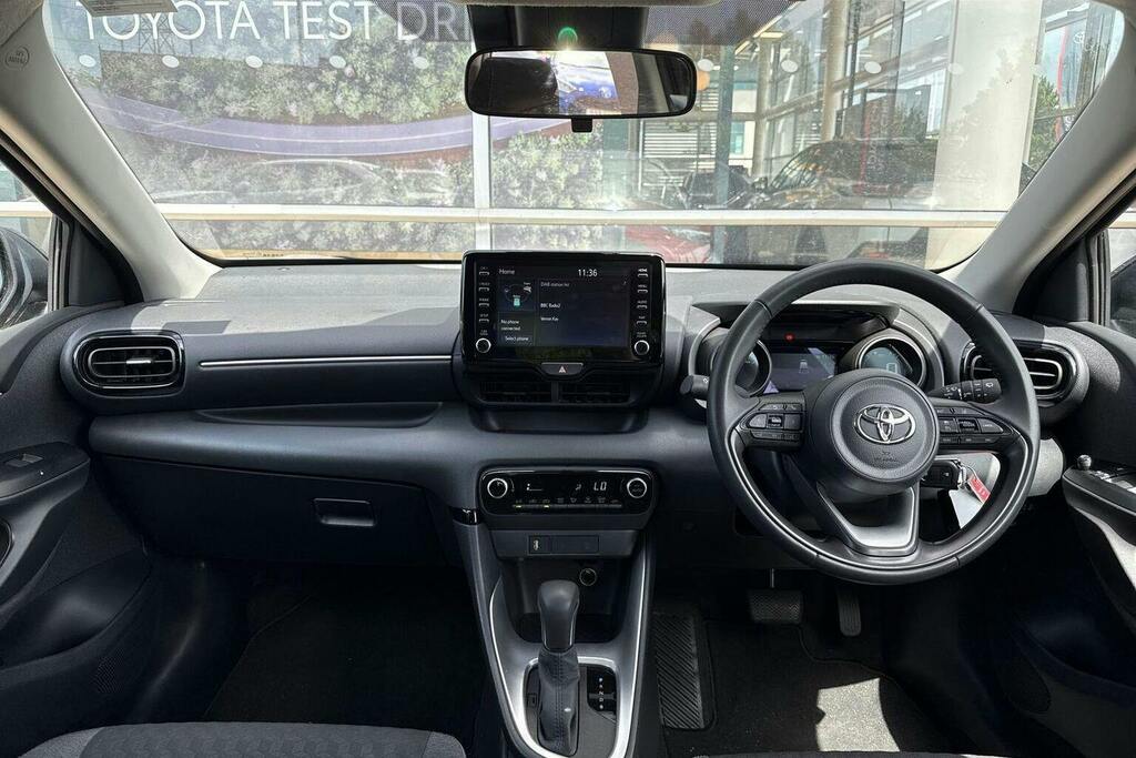 Toyota Yaris 1.5 Vvt H Design Hatchback Hybrid E Cvt Grey #6