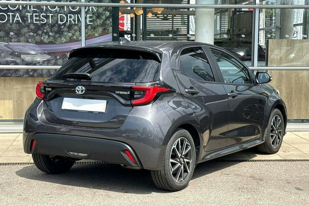 Toyota Yaris 1.5 Vvt H Design Hatchback Hybrid E Cvt Grey #2